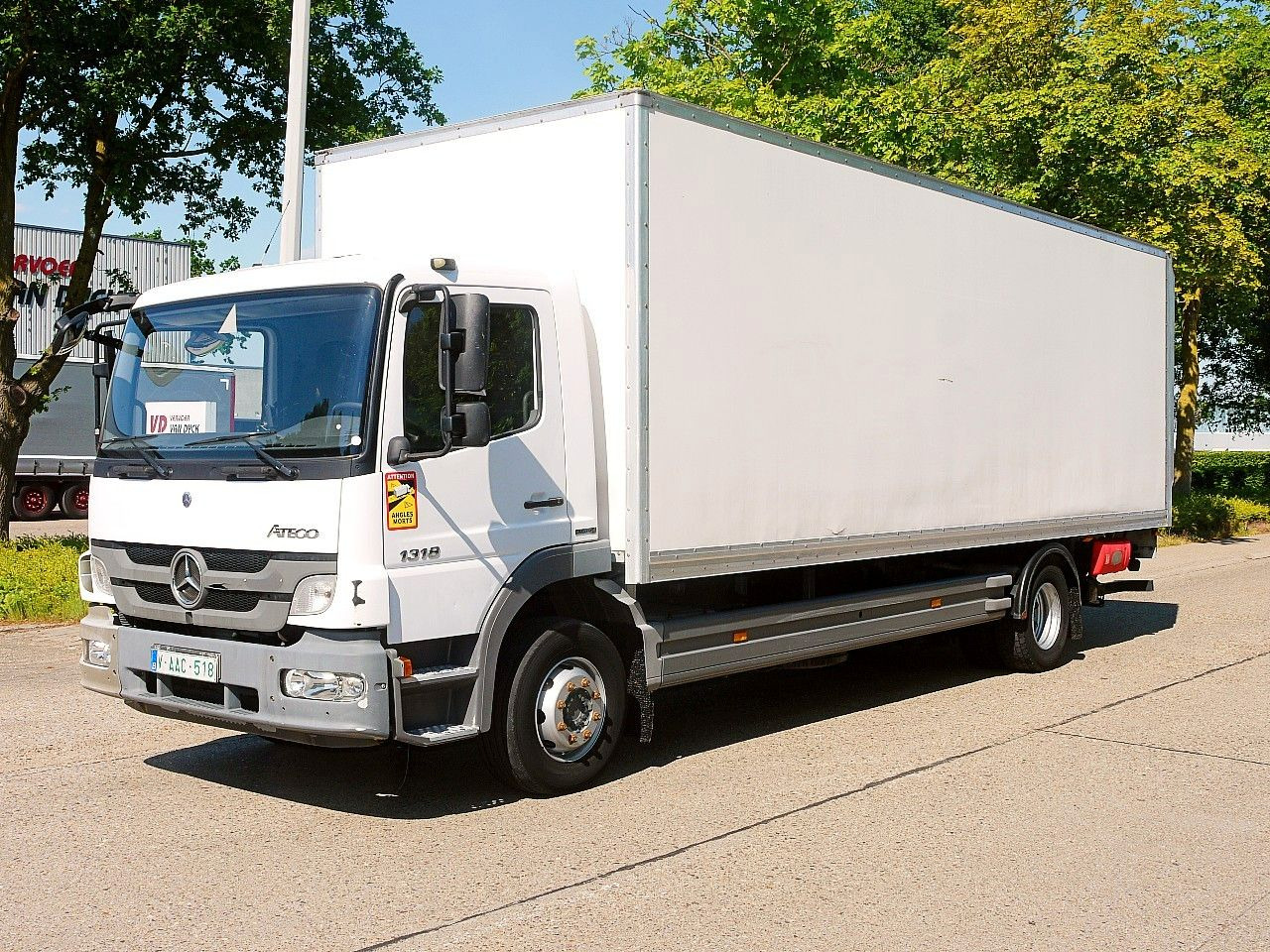 Mercedes-Benz 1318 ATEGO MEUBEL KOFFER LBW MANUAL LUFTFEDERNG - بصندوق مغلق شاحنة: صور 2 Mercedes-Benz 1318 ATEGO MEUBEL KOFFER LBW MANUAL LUFTFEDERNG - بصندوق مغلق شاحنة: صور 2
