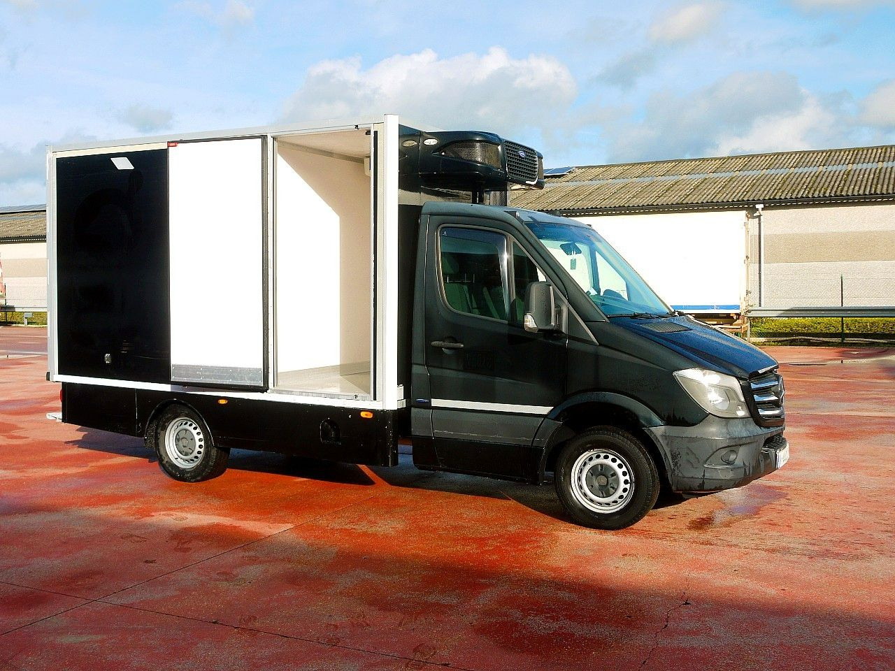 Mercedes-Benz 319 SPRINTER V6 KUHLKOFFER CARRIER PULSOR 600 MT - الشاحنات الصغيرة المبردة: صور 4 Mercedes-Benz 319 SPRINTER V6 KUHLKOFFER CARRIER PULSOR 600 MT - الشاحنات الصغيرة المبردة: صور 4