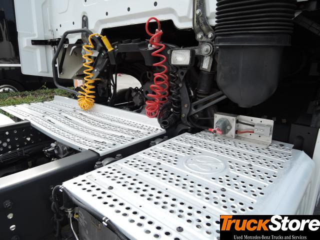 Mercedes-Benz Actros 1843 LS - شاحنة جرار: صور 2 Mercedes-Benz Actros 1843 LS - شاحنة جرار: صور 2