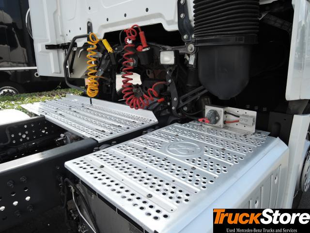 Mercedes-Benz Actros 1843 LS - شاحنة جرار: صور 2 Mercedes-Benz Actros 1843 LS - شاحنة جرار: صور 2