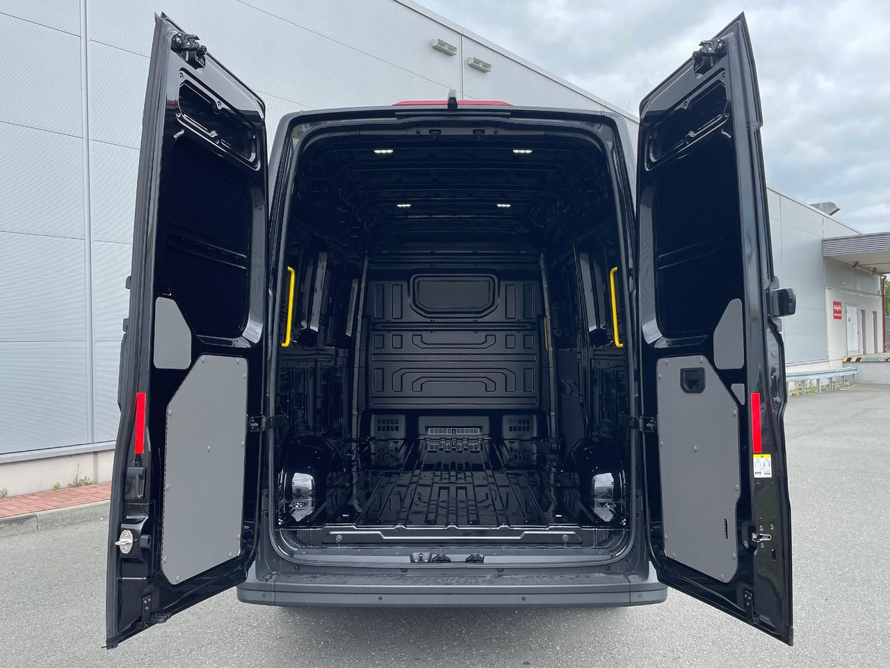 سيارة MAN TGE 3.160 L3H3 Kasten RWD LED ACC RWD SHZ STANDH: صور 11 سيارة MAN TGE 3.160 L3H3 Kasten RWD LED ACC RWD SHZ STANDH: صور 11