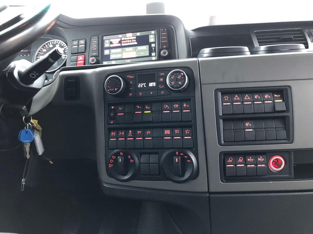 شاحنة جرار MAN TGX 41.640 8x4 Euro 6,Schwerlast 250t: صور 16