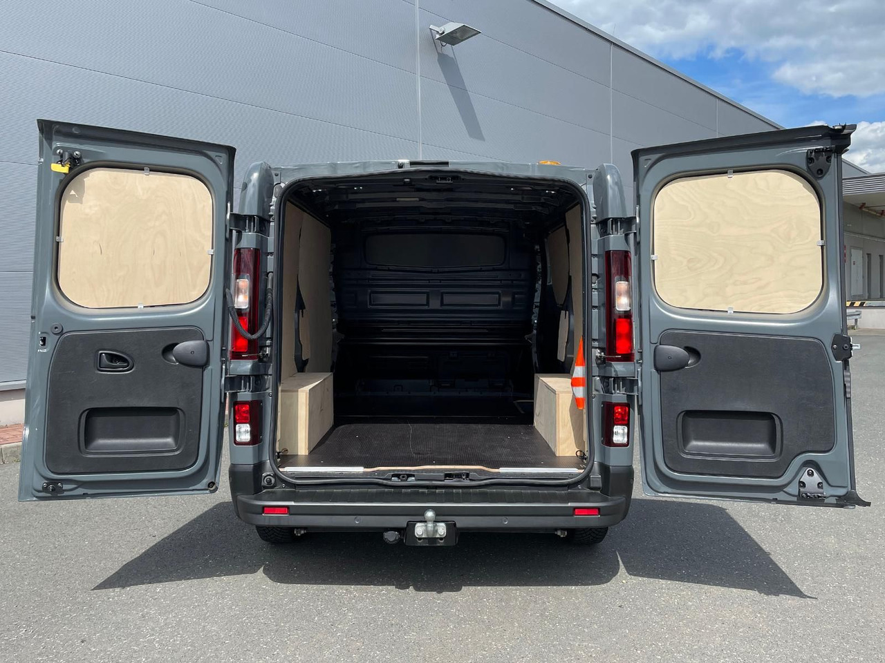 فان Renault Trafic Kasten RED EDITION L1H1 AHK LED DAB MFL: صور 35