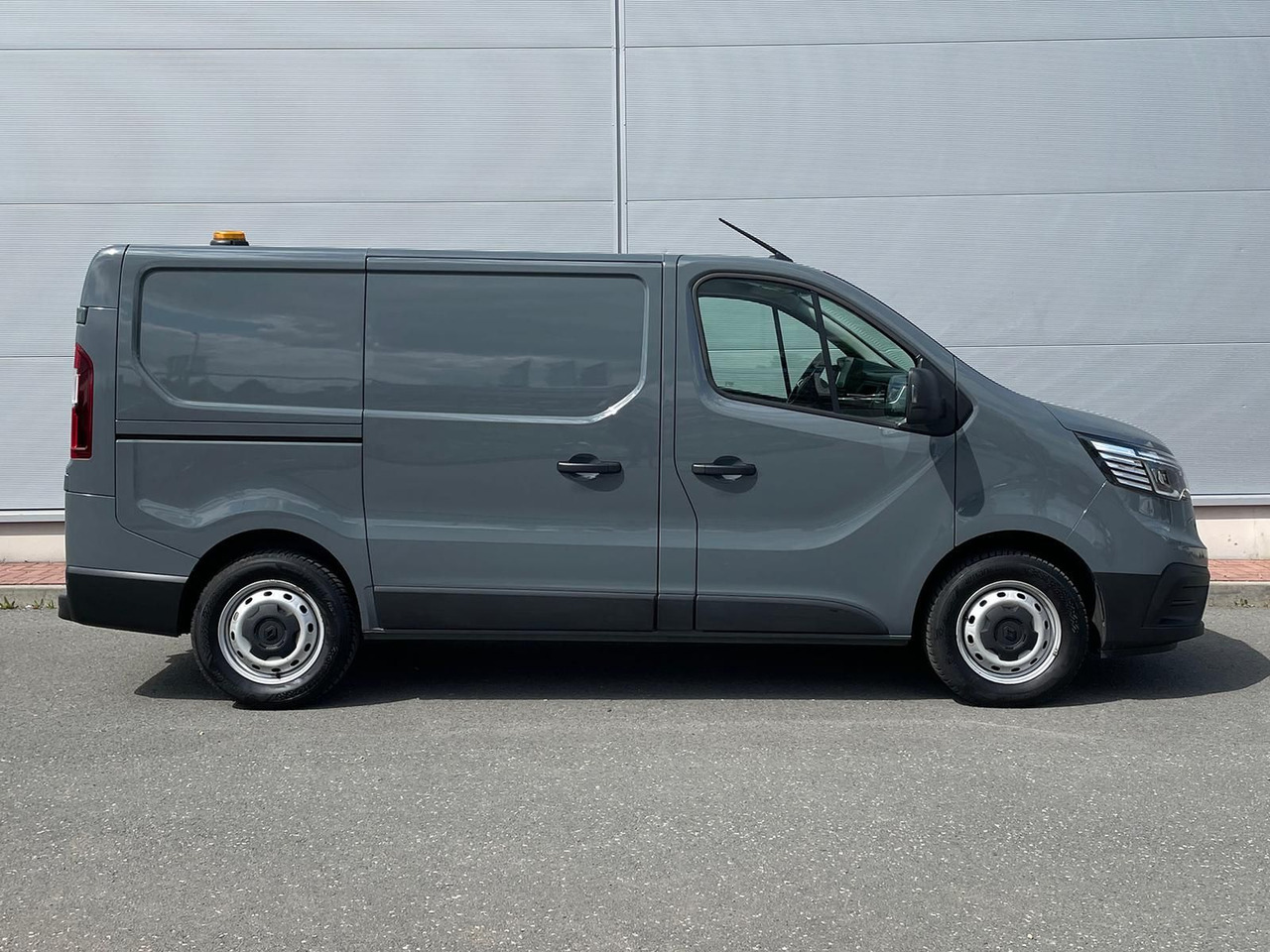 Renault Trafic Kasten RED EDITION L1H1 AHK LED DAB MFL - ميكروباص: صور 5 Renault Trafic Kasten RED EDITION L1H1 AHK LED DAB MFL - ميكروباص: صور 5