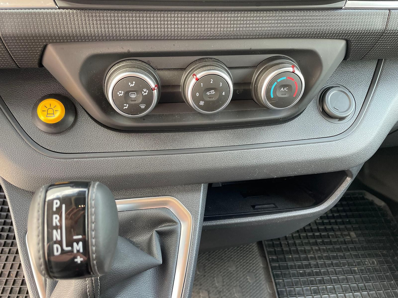 فان Renault Trafic Kasten RED EDITION L1H1 AHK LED DAB MFL: صور 32