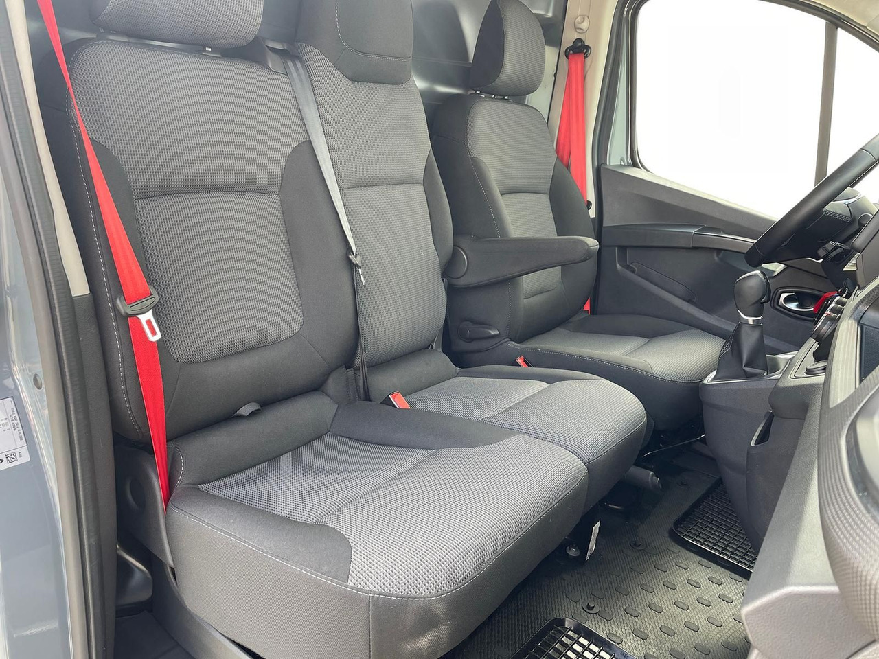 فان Renault Trafic Kasten RED EDITION L1H1 AHK LED DAB MFL: صور 19