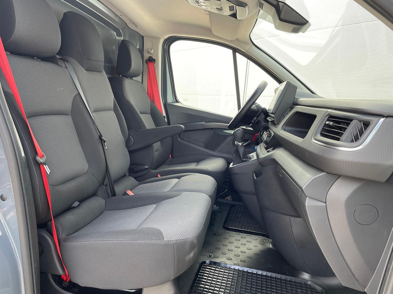 فان Renault Trafic Kasten RED EDITION L1H1 AHK LED DAB MFL: صور 18
