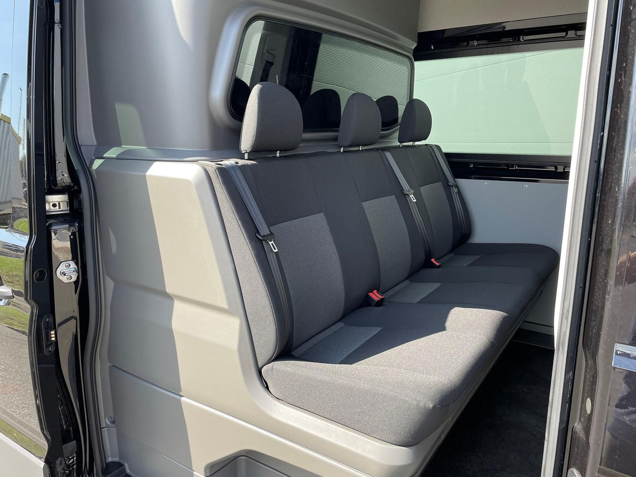 Volkswagen Crafter 35 Kasten PLUS L4H3 6SITZE MIXTO NAV AHK - ميكروباص: صور 2 Volkswagen Crafter 35 Kasten PLUS L4H3 6SITZE MIXTO NAV AHK - ميكروباص: صور 2