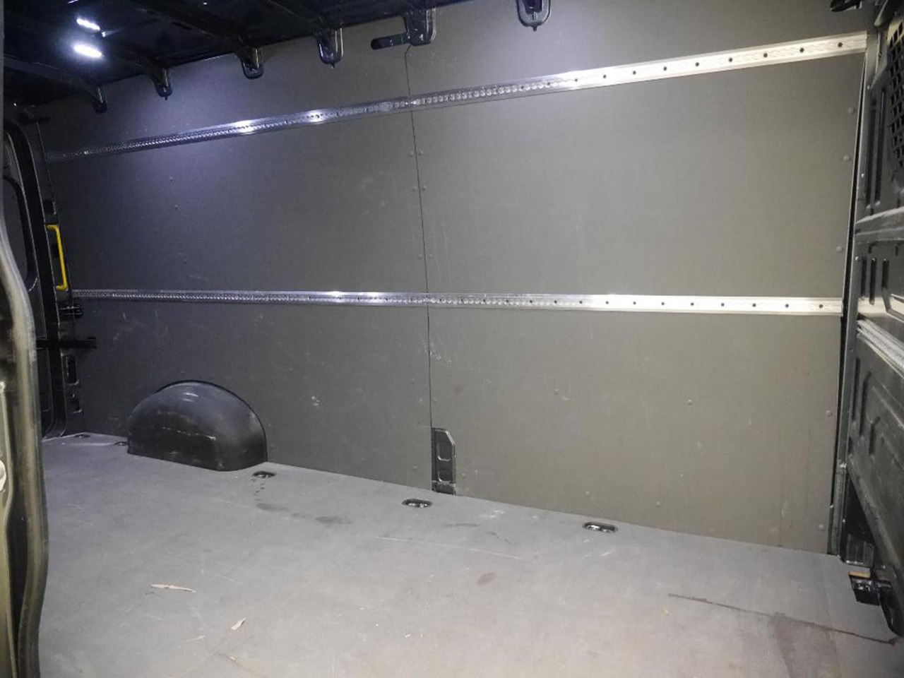 Volkswagen Crafter Kasten 35 L4H3 PDC DAB KAMERA KLIMA MFL - ميكروباص: صور 5 Volkswagen Crafter Kasten 35 L4H3 PDC DAB KAMERA KLIMA MFL - ميكروباص: صور 5