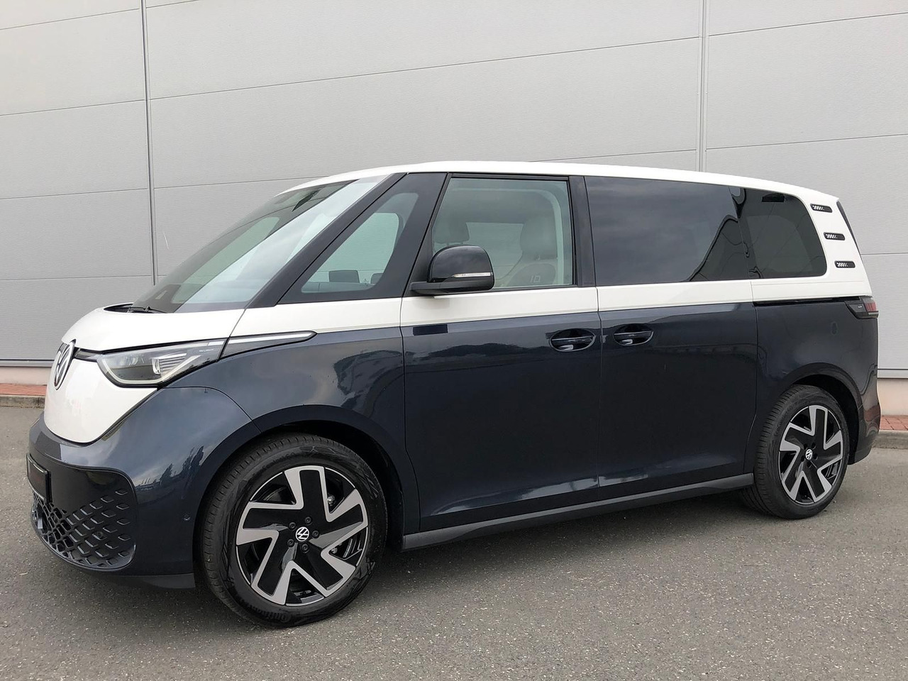 Volkswagen ID. Buzz 150 kW Pro AHK ACC MATRIX LED KEYLESS - صغيرة, حافلة كهربائية: صور 1 Volkswagen ID. Buzz 150 kW Pro AHK ACC MATRIX LED KEYLESS - صغيرة, حافلة كهربائية: صور 1