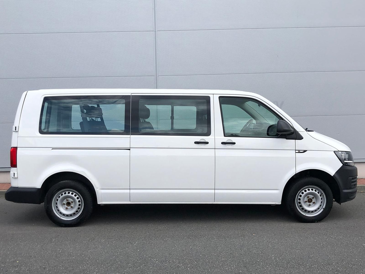 Volkswagen T6 Transporter 2.0 TDI Kombi lang 9-SITZE TEMP - صغيرة, ميكروباص: صور 5 Volkswagen T6 Transporter 2.0 TDI Kombi lang 9-SITZE TEMP - صغيرة, ميكروباص: صور 5