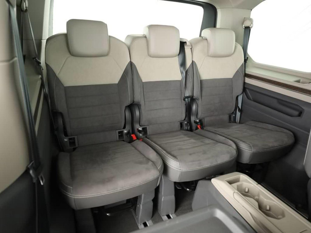 Volkswagen T7 Multivan Style eHybrid KR 4MOTION AHK Matrix - صغيرة, ميكروباص: صور 5 Volkswagen T7 Multivan Style eHybrid KR 4MOTION AHK Matrix - صغيرة, ميكروباص: صور 5