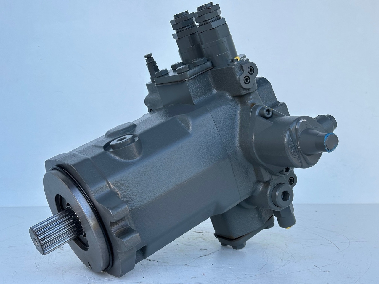 LIEBHERR - LINDE Original Hydromotor Typ:HMF75-02 2560 G 03 mit ID-Nr.10007106. A914 B-LI, A914 LI, A924 B-LI, A924 LI, MG15, MBG12, MG20, MFG10, BG12H #HYX293G00103# - محرك هيدروليكي - حفارة على عجلات: صور 1 LIEBHERR - LINDE Original Hydromotor Typ:HMF75-02 2560 G 03 mit ID-Nr.10007106. A914 B-LI, A914 LI, A924 B-LI, A924 LI, MG15, MBG12, MG20, MFG10, BG12H #HYX293G00103# - محرك هيدروليكي - حفارة على عجلات: صور 1