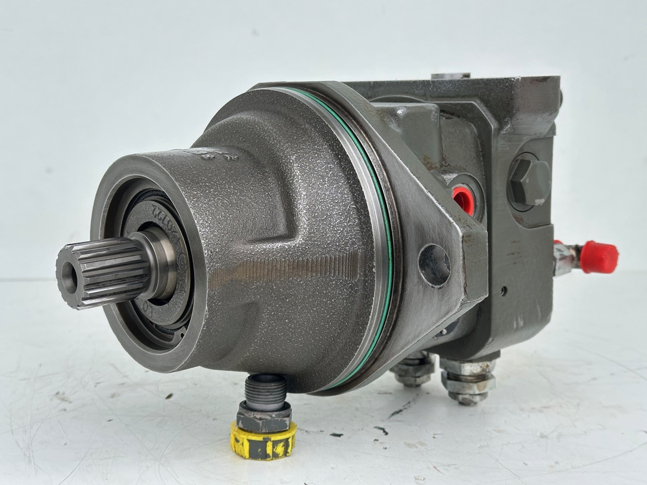 LIEBHERR Original Hydraulic Installation Motor Type:FMF045. ID-No.10115960-ID-No.10121111-ID-No.9075181-ID-No.10125041-ID-No.10125043.A309,A311,A312,A314,A316,A900,A904,A918,R313,R317,R900,R904.#13.12.20546.DK - محرك هيدروليكي - حفارة: صور 1 LIEBHERR Original Hydraulic Installation Motor Type:FMF045. ID-No.10115960-ID-No.10121111-ID-No.9075181-ID-No.10125041-ID-No.10125043.A309,A311,A312,A314,A316,A900,A904,A918,R313,R317,R900,R904.#13.12.20546.DK - محرك هيدروليكي - حفارة: صور 1