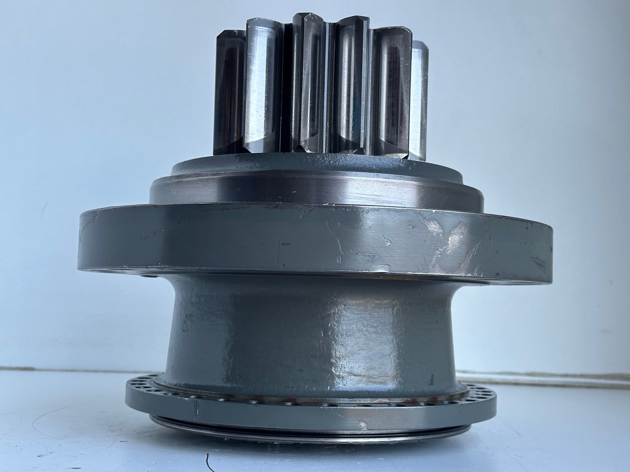 Liebherr Abtriebswellengehäuse ID-Nr.90013701 mit Abtriebswelle ID-Nr.90214087. SAT275A290. R922 LC-1486. R924 LC-1487. #0569#0568# - محرك سوينغ - حفارات زحافة: صور 5 Liebherr Abtriebswellengehäuse ID-Nr.90013701 mit Abtriebswelle ID-Nr.90214087. SAT275A290. R922 LC-1486. R924 LC-1487. #0569#0568# - محرك سوينغ - حفارات زحافة: صور 5