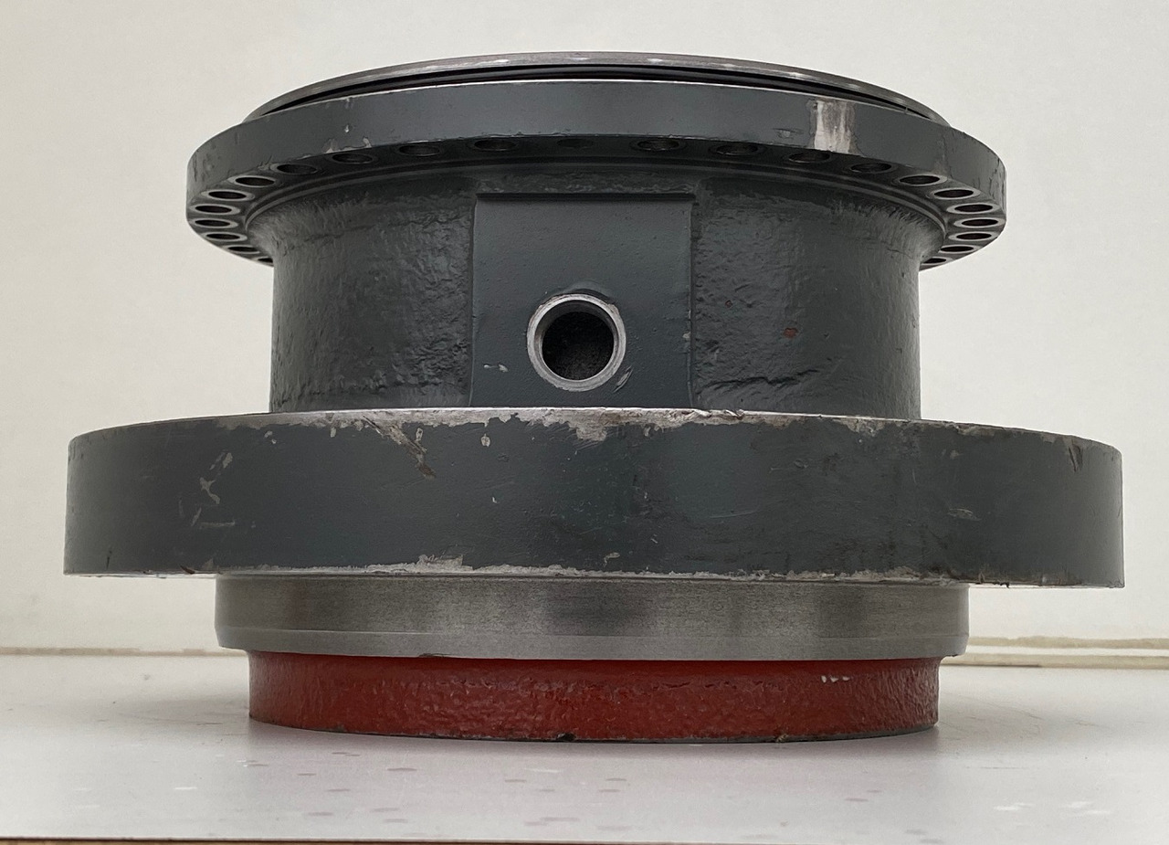 Liebherr Abtriebswellengehäuse ID-Nr.90015650 and Kegelrollenlager ID-Nr.761008503. - محرك سوينغ - حفارات زحافة: صور 4 Liebherr Abtriebswellengehäuse ID-Nr.90015650 and Kegelrollenlager ID-Nr.761008503. - محرك سوينغ - حفارات زحافة: صور 4