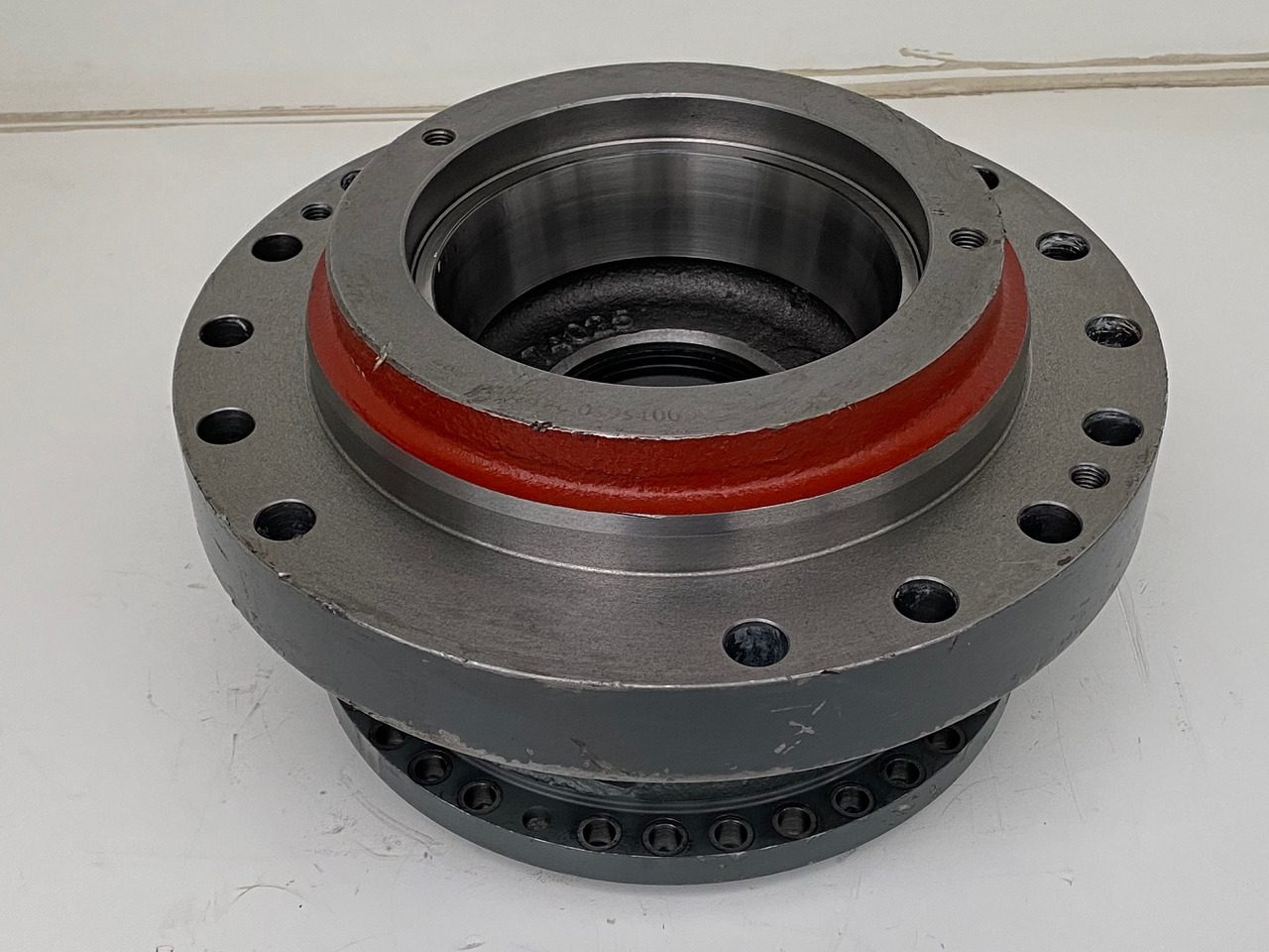 Liebherr Abtriebswellengehäuse ID-Nr.90015650 and Kegelrollenlager ID-Nr.761008503. - محرك سوينغ - حفارات زحافة: صور 5 Liebherr Abtriebswellengehäuse ID-Nr.90015650 and Kegelrollenlager ID-Nr.761008503. - محرك سوينغ - حفارات زحافة: صور 5