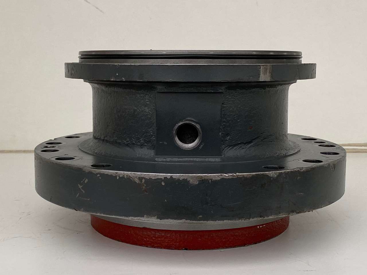 Liebherr Abtriebswellengehäuse ID-Nr.90015650 and Kegelrollenlager ID-Nr.761008503. - محرك سوينغ - حفارات زحافة: صور 3 Liebherr Abtriebswellengehäuse ID-Nr.90015650 and Kegelrollenlager ID-Nr.761008503. - محرك سوينغ - حفارات زحافة: صور 3