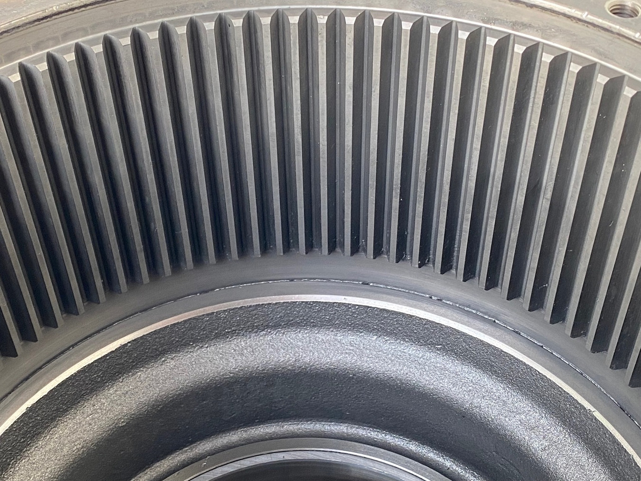 محرك سوينغ - حفارات زحافة Liebherr Abtriebswellengehäuse ID-Nr.90208566 - Liebherr Innenrad ID-Nr.90216346 and Kegelrollenlager ID-Nr.761001903.  R926, R928, R930.   #0170#0161#: صور 12