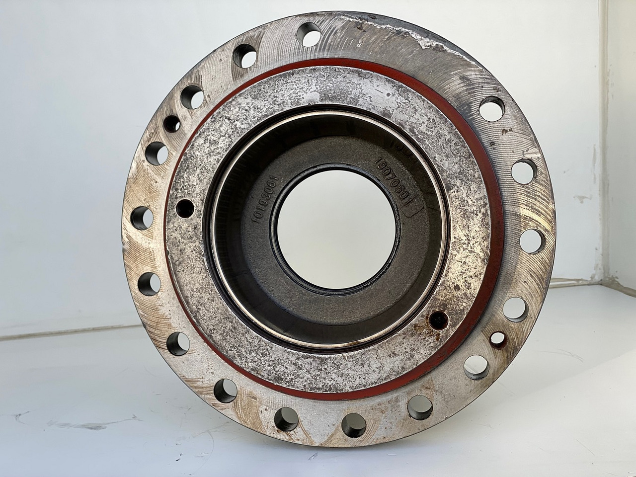 محرك سوينغ - حفارات زحافة Liebherr Abtriebswellengehäuse ID-Nr.90208566 - Liebherr Innenrad ID-Nr.90216346 and Kegelrollenlager ID-Nr.761001903.  R926, R928, R930.   #0170#0161#: صور 17