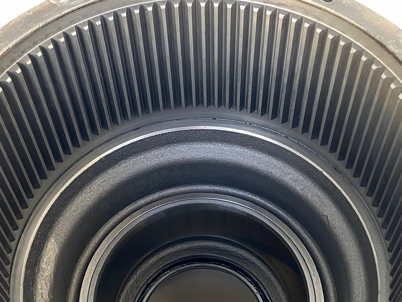 محرك سوينغ - حفارات زحافة Liebherr Abtriebswellengehäuse ID-Nr.90208566 - Liebherr Innenrad ID-Nr.90216346 and Kegelrollenlager ID-Nr.761001903.  R926, R928, R930.   #0170#0161#: صور 11