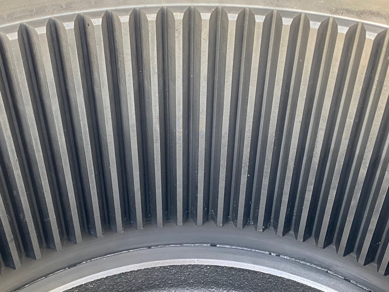 محرك سوينغ - حفارات زحافة Liebherr Abtriebswellengehäuse ID-Nr.90208566 - Liebherr Innenrad ID-Nr.90216346 and Kegelrollenlager ID-Nr.761001903.  R926, R928, R930.   #0170#0161#: صور 14