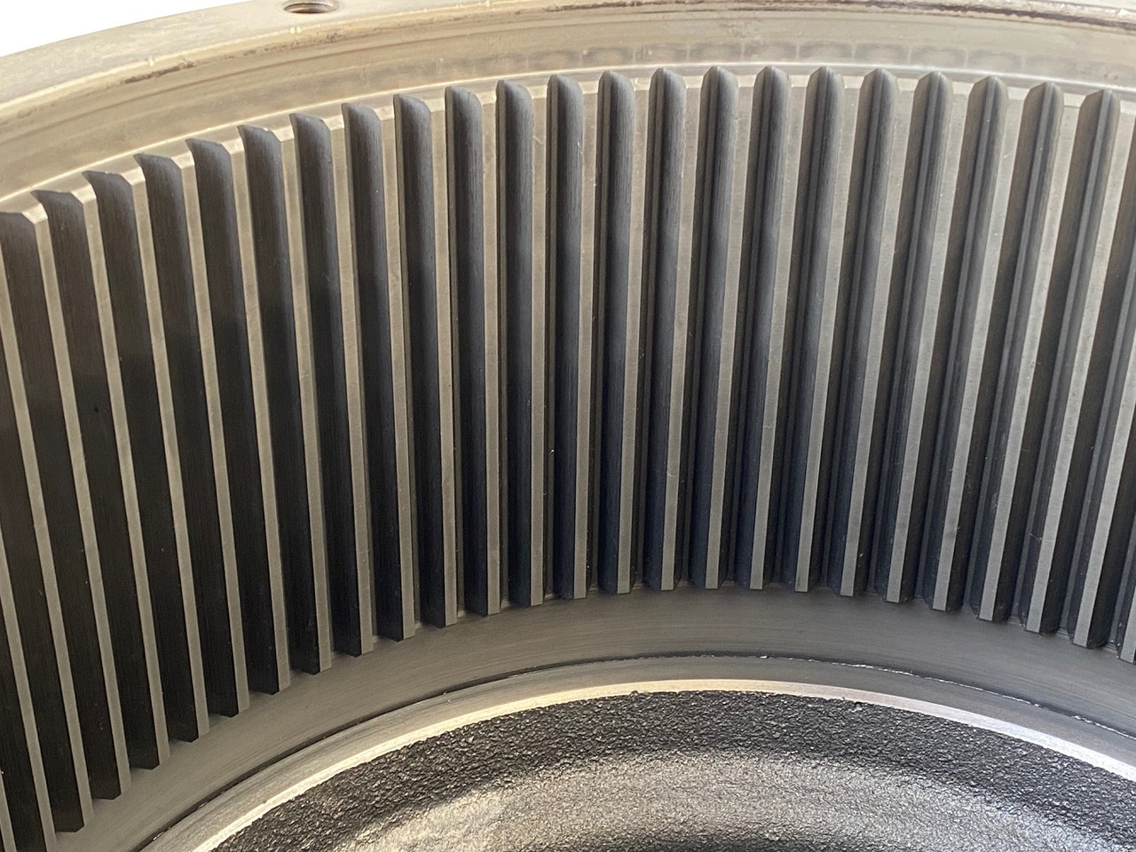 محرك سوينغ - حفارات زحافة Liebherr Abtriebswellengehäuse ID-Nr.90208566 - Liebherr Innenrad ID-Nr.90216346 and Kegelrollenlager ID-Nr.761001903.  R926, R928, R930.   #0170#0161#: صور 13