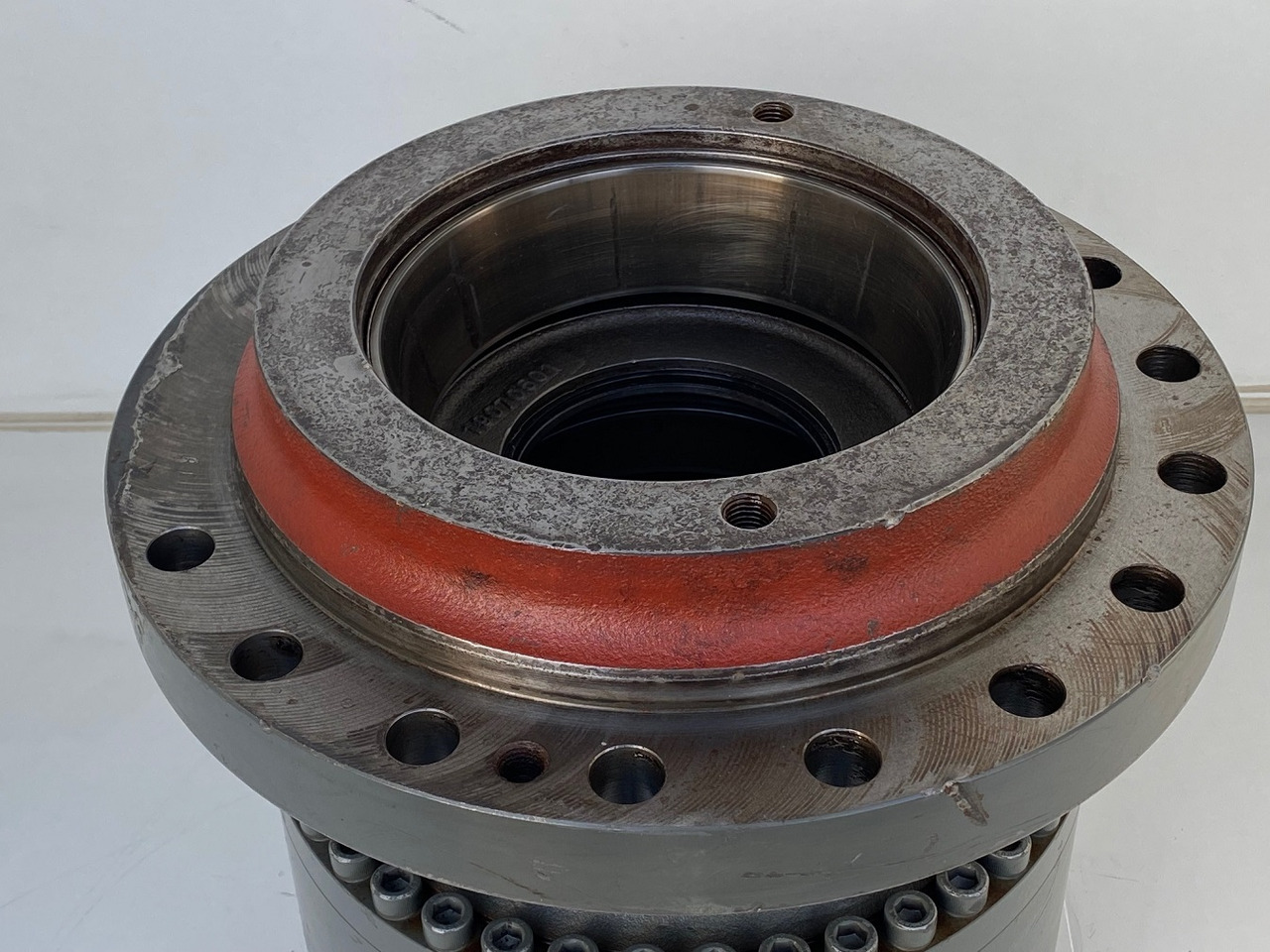 محرك سوينغ - حفارات زحافة Liebherr Abtriebswellengehäuse ID-Nr.90208566 - Liebherr Innenrad ID-Nr.90216346 and Kegelrollenlager ID-Nr.761001903.  R926, R928, R930.   #0170#0161#: صور 18