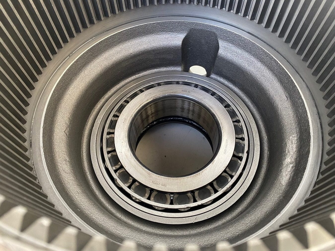 محرك سوينغ - حفارات زحافة Liebherr Abtriebswellengehäuse ID-Nr.90208566 - Liebherr Innenrad ID-Nr.90216346 and Kegelrollenlager ID-Nr.761001903.  R926, R928, R930.   #0170#0161#: صور 15