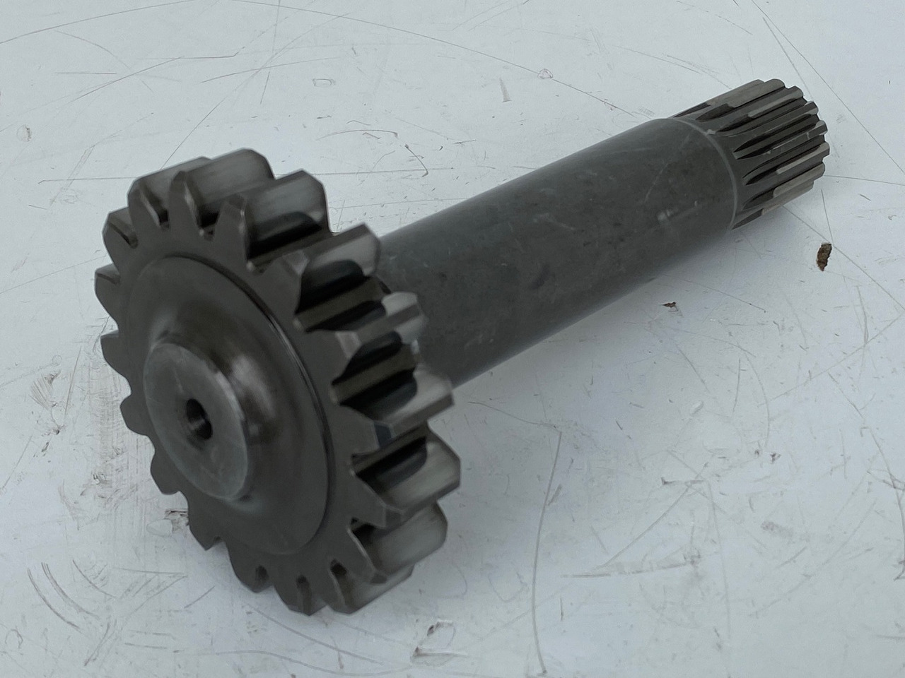Liebherr Antriebswelle ID-Nr.969527001. FAT355P077. LH26, LH30, R906, R916, R920, R922, R924, R926 COMP, R926. #ANT2804# - محرك السفر - حفارات زحافة: صور 1 Liebherr Antriebswelle ID-Nr.969527001. FAT355P077. LH26, LH30, R906, R916, R920, R922, R924, R926 COMP, R926. #ANT2804# - محرك السفر - حفارات زحافة: صور 1