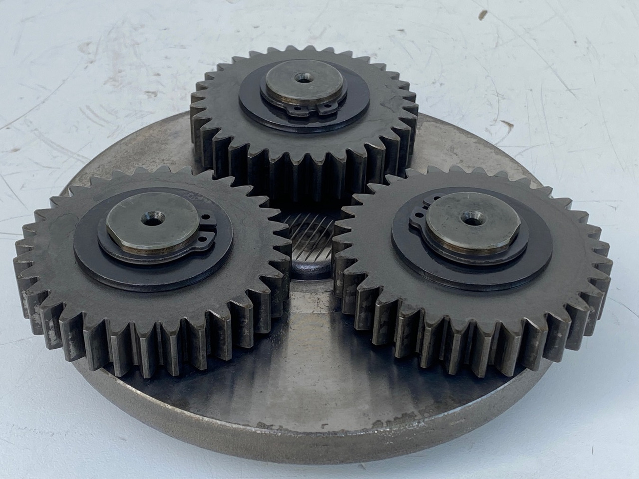 Liebherr Bonfiglioli Reduktionstufe ID-Nr.5007334.  A308, A310, A312, A900 ZW, R308, R310, R312. #RE27.05# - محرك سوينغ - حفارة على عجلات: صور 2 Liebherr Bonfiglioli Reduktionstufe ID-Nr.5007334.  A308, A310, A312, A900 ZW, R308, R310, R312. #RE27.05# - محرك سوينغ - حفارة على عجلات: صور 2