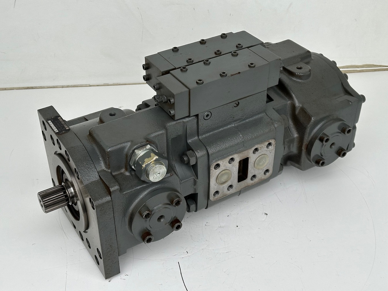 Liebherr Hydraulikdoppelpumpe Typ:LPVD 075. ID-Nr.9076806 - ID-Nr.9279749 - ID-Nr.9880487 - ID-Nr.9073988. A902 IND - A904 IND. #9076806.15495# - مضخة هيدروليكية - آلات البناء: صور 2 Liebherr Hydraulikdoppelpumpe Typ:LPVD 075. ID-Nr.9076806 - ID-Nr.9279749 - ID-Nr.9880487 - ID-Nr.9073988. A902 IND - A904 IND. #9076806.15495# - مضخة هيدروليكية - آلات البناء: صور 2