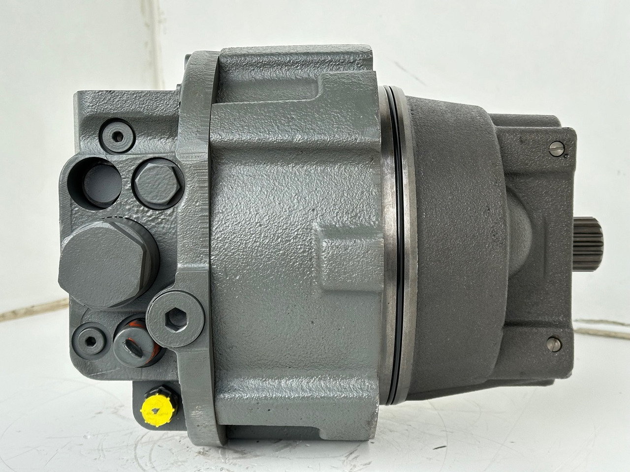 Liebherr Hydraulikeinbaumotor CMVE O 135. ID-Nr.10129570 - ID-Nr.11439804. FAT400P112 - FAT550P093. R930, R934, R936, R940, R944, R946, R950T. #10129570.21538# - محرك هيدروليكي - آلات البناء: صور 4 Liebherr Hydraulikeinbaumotor CMVE O 135. ID-Nr.10129570 - ID-Nr.11439804. FAT400P112 - FAT550P093. R930, R934, R936, R940, R944, R946, R950T. #10129570.21538# - محرك هيدروليكي - آلات البناء: صور 4