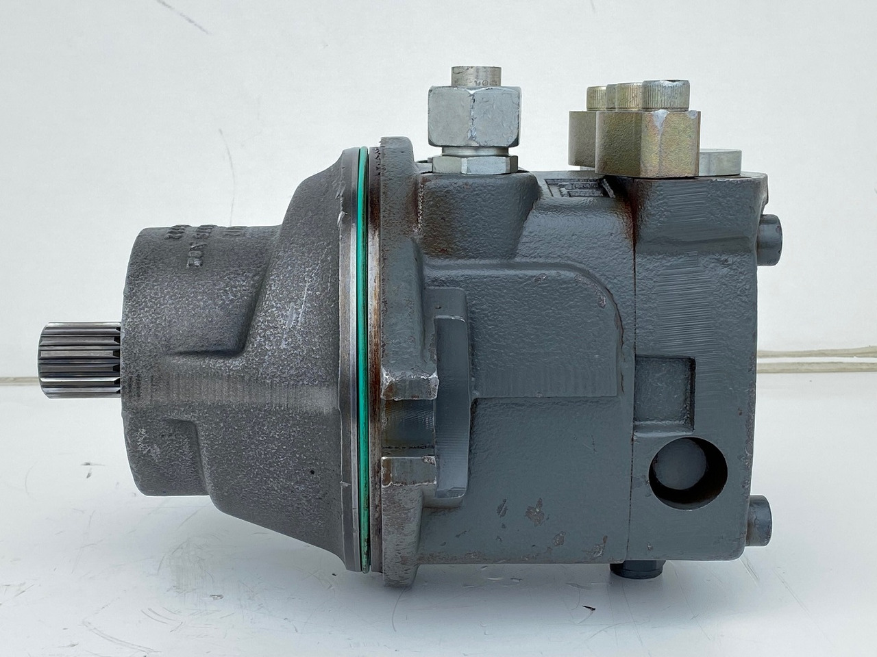 Liebherr Hydraulikeinbaumotor FMF090, ID-Nr.10120382 - ID-Nr.9273168 - ID-Nr.9074075. A900, A944, LH60, E942, EP944, ER944, LOS942, LOS944, P942, P944, R934 TR, R940, R942, R944, R946, R950. #17868 - محرك هيدروليكي - حفارات زحافة: صور 4 Liebherr Hydraulikeinbaumotor FMF090, ID-Nr.10120382 - ID-Nr.9273168 - ID-Nr.9074075. A900, A944, LH60, E942, EP944, ER944, LOS942, LOS944, P942, P944, R934 TR, R940, R942, R944, R946, R950. #17868 - محرك هيدروليكي - حفارات زحافة: صور 4