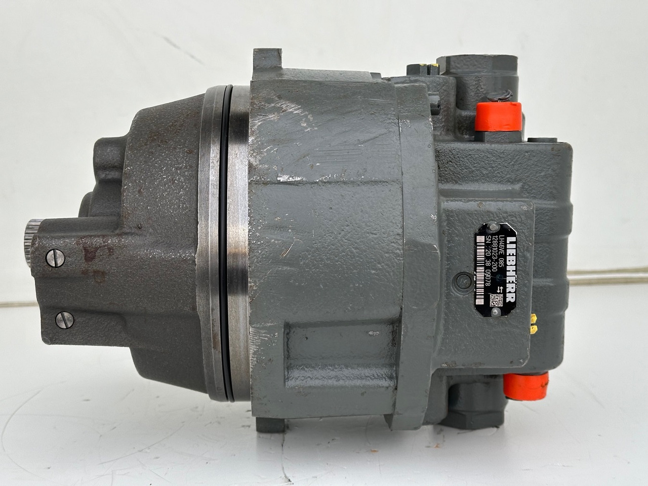 Liebherr Hydraulikeinbaumotor LH46VE 085. ID-Nr.12421312 - ID-Nr.12881023. LO1926, LOS926 K-LC, R922, R924, R926, R926 K-LC, R930 T. #20.38.0978# - محرك هيدروليكي - آلات البناء: صور 3 Liebherr Hydraulikeinbaumotor LH46VE 085. ID-Nr.12421312 - ID-Nr.12881023. LO1926, LOS926 K-LC, R922, R924, R926, R926 K-LC, R930 T. #20.38.0978# - محرك هيدروليكي - آلات البناء: صور 3