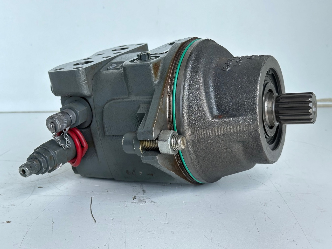 Liebherr Hydraulikeinbaumotor Typ:FMF058, ID-Nr.10122576 - ID-Nr.10145827 - ID-Nr.11371069. LOS1906, P924 COMP , R906, R906 PROTO, R916, R922, R924, R924 COMP, R926 COMP, R926 K LC. #39780# - محرك هيدروليكي - حفارة: صور 2 Liebherr Hydraulikeinbaumotor Typ:FMF058, ID-Nr.10122576 - ID-Nr.10145827 - ID-Nr.11371069. LOS1906, P924 COMP , R906, R906 PROTO, R916, R922, R924, R924 COMP, R926 COMP, R926 K LC. #39780# - محرك هيدروليكي - حفارة: صور 2