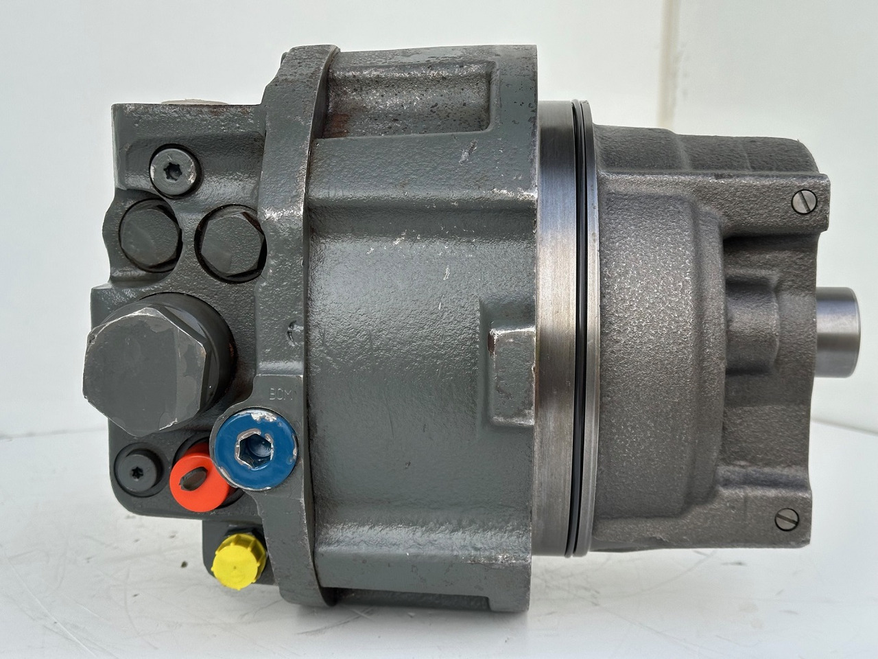 Liebherr Hydraulikeinbaumotor Typ:LH46VE 108. ID-Nr.11428178 . LOS926-1715,R926-1715,R928-1715,R930-1716,R934-1550,R936K-LC,R936K-NLC,R936K-SLC,R938. #11428178.0663# - محرك السفر - آلات البناء: صور 4 Liebherr Hydraulikeinbaumotor Typ:LH46VE 108. ID-Nr.11428178 . LOS926-1715,R926-1715,R928-1715,R930-1716,R934-1550,R936K-LC,R936K-NLC,R936K-SLC,R938. #11428178.0663# - محرك السفر - آلات البناء: صور 4