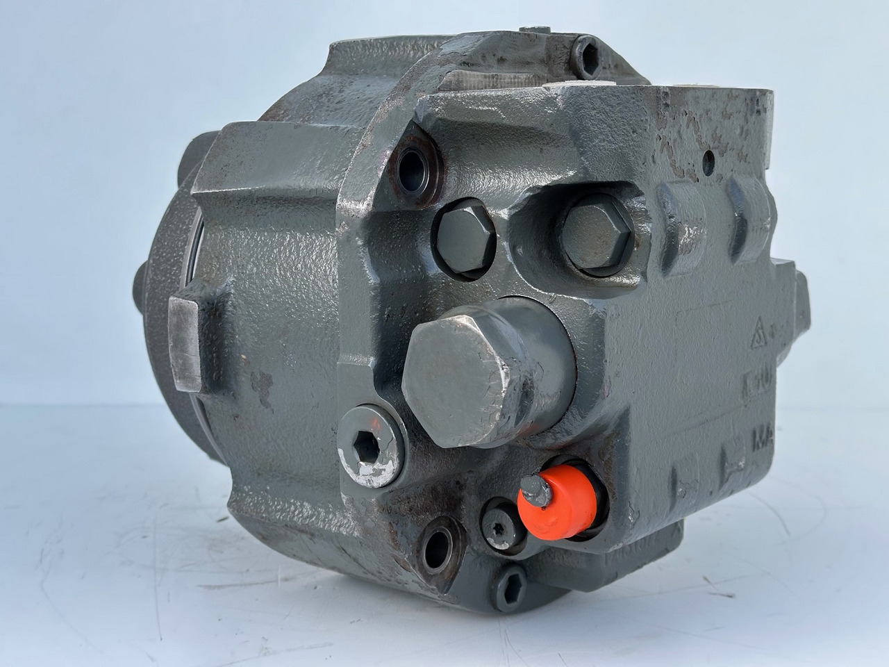 Liebherr Hydraulikeinbaumotor Typ:LH46VE 108. ID-Nr.11428178 . LOS926-1715,R926-1715,R928-1715,R930-1716,R934-1550,R936K-LC,R936K-NLC,R936K-SLC,R938. #11428178.0663# - محرك السفر - آلات البناء: صور 5 Liebherr Hydraulikeinbaumotor Typ:LH46VE 108. ID-Nr.11428178 . LOS926-1715,R926-1715,R928-1715,R930-1716,R934-1550,R936K-LC,R936K-NLC,R936K-SLC,R938. #11428178.0663# - محرك السفر - آلات البناء: صور 5