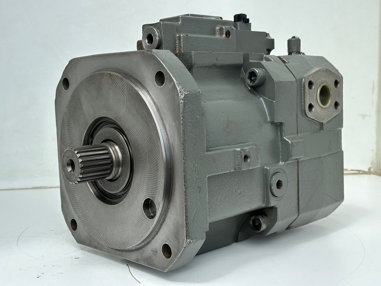 Liebherr Hydraulikverstellpumpe Typ:DPV O 165. ID-Nr.10120060 - ID-Nr.10144915. LH120 C-1103, LH120 CG-1103, LH120 M-1102. #10144915.13342# - مضخة هيدروليكية - حفارة على عجلات: صور 1 Liebherr Hydraulikverstellpumpe Typ:DPV O 165. ID-Nr.10120060 - ID-Nr.10144915. LH120 C-1103, LH120 CG-1103, LH120 M-1102. #10144915.13342# - مضخة هيدروليكية - حفارة على عجلات: صور 1