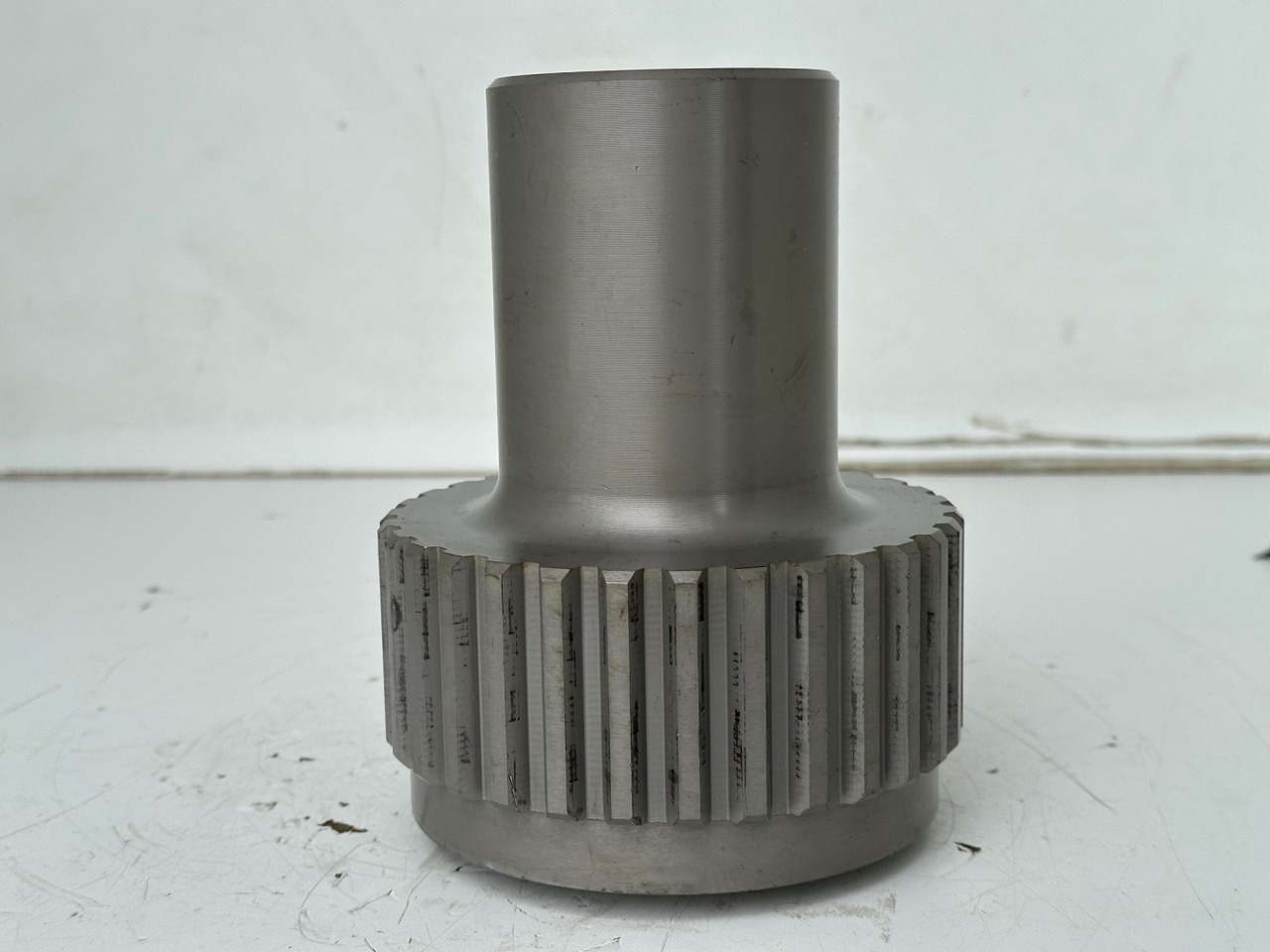 Liebherr Lamellenträger ID-Nr.90218052. FAT500F522, FAT500F528, FAT500F529, FAT500F559. PR73605, PR7363, PR7364. #90218052.01# - محرك السفر - آلات البناء: صور 1 Liebherr Lamellenträger ID-Nr.90218052. FAT500F522, FAT500F528, FAT500F529, FAT500F559. PR73605, PR7363, PR7364. #90218052.01# - محرك السفر - آلات البناء: صور 1