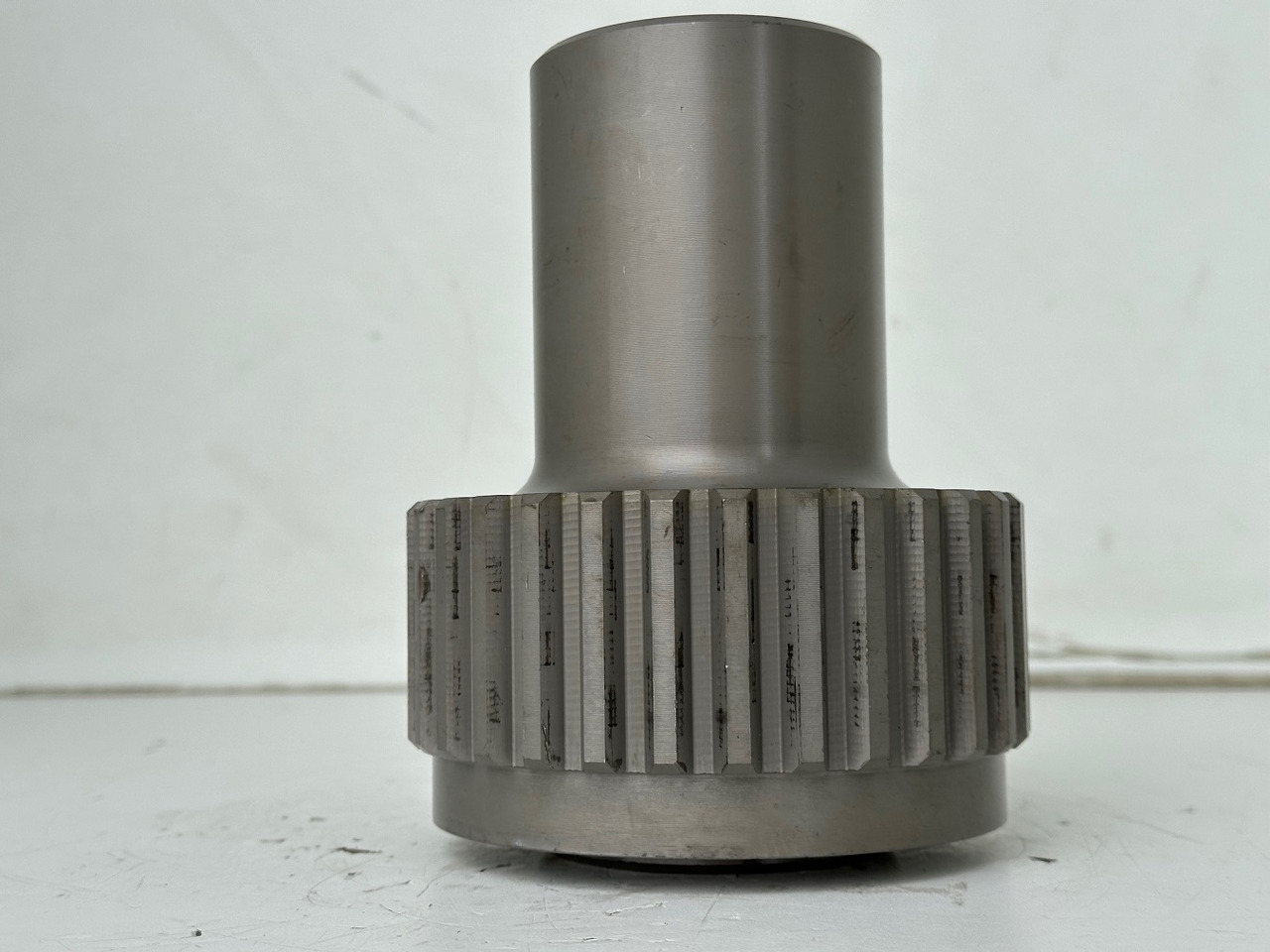 Liebherr Lamellenträger ID-Nr.90218052. FAT500F522, FAT500F528, FAT500F529, FAT500F559. PR73605, PR7363, PR7364. #90218052.01# - محرك السفر - آلات البناء: صور 2 Liebherr Lamellenträger ID-Nr.90218052. FAT500F522, FAT500F528, FAT500F529, FAT500F559. PR73605, PR7363, PR7364. #90218052.01# - محرك السفر - آلات البناء: صور 2