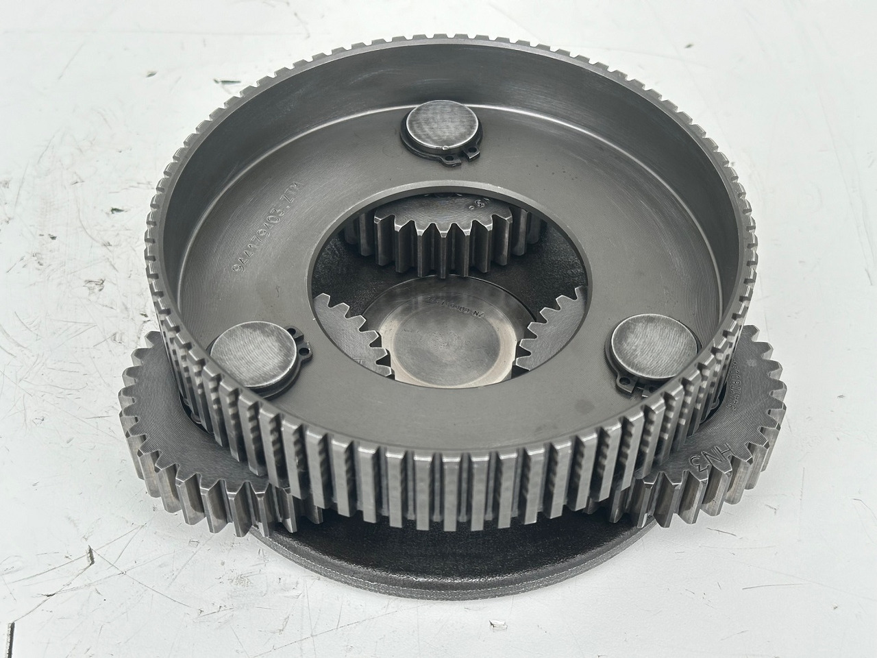 Liebherr Lamellenträger ID-Nr.944179403 mit Planetenträger ID-Nr.944178303 und Planetenrad ID-Nr.944177903. SAT200/277. #PL.P.LA.GH# - محرك سوينغ - حفارة: صور 1 Liebherr Lamellenträger ID-Nr.944179403 mit Planetenträger ID-Nr.944178303 und Planetenrad ID-Nr.944177903. SAT200/277. #PL.P.LA.GH# - محرك سوينغ - حفارة: صور 1