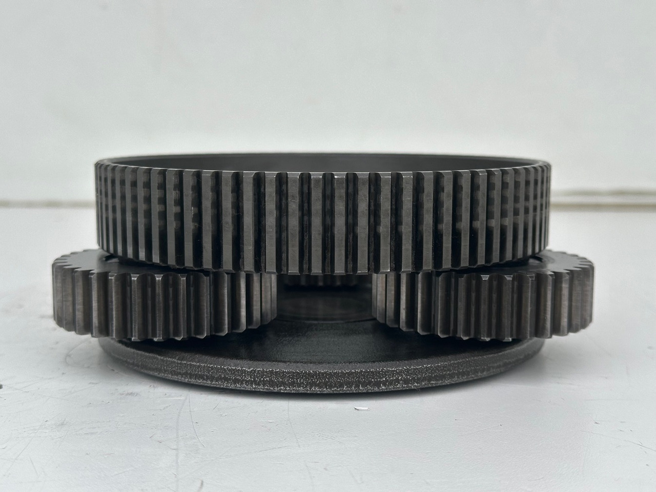 Liebherr Lamellenträger ID-Nr.944179403 mit Planetenträger ID-Nr.944178303 und Planetenrad ID-Nr.944177903. SAT200/277. #PL.P.LA.GH# - محرك سوينغ - حفارة: صور 3 Liebherr Lamellenträger ID-Nr.944179403 mit Planetenträger ID-Nr.944178303 und Planetenrad ID-Nr.944177903. SAT200/277. #PL.P.LA.GH# - محرك سوينغ - حفارة: صور 3