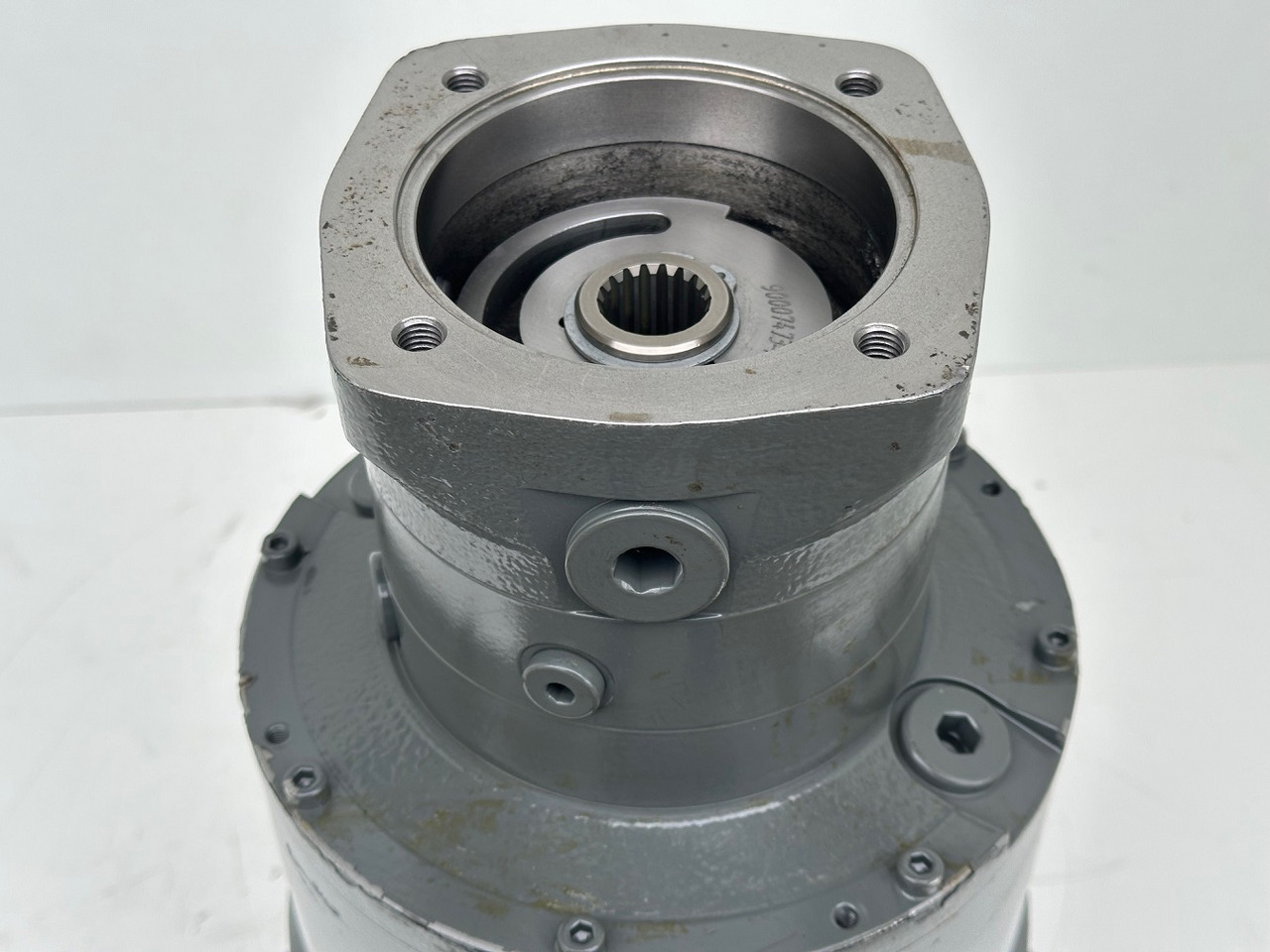 Liebherr Liebherr Drehwerkantrieb Typ:DAT200/1455 mit ID-Nr.13763178 - ID-Nr.13777972. #13763178.545-01216# - محرك سوينغ - رافعة مجنزرة: صور 4 Liebherr Liebherr Drehwerkantrieb Typ:DAT200/1455 mit ID-Nr.13763178 - ID-Nr.13777972. #13763178.545-01216# - محرك سوينغ - رافعة مجنزرة: صور 4