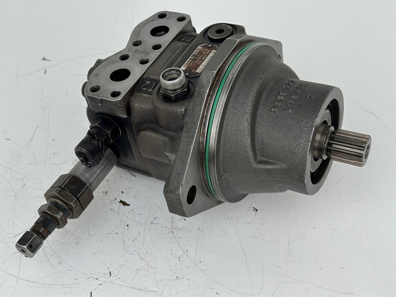 Liebherr Original Hydraulikeinbaumotor FMF045.  ID-Nr.12464105.   SAT250/287.  LH18M, LH22C, LH22M, LH24M, LH26EC, LH26EM, LH26M.    #12464105.20985# - محرك سوينغ - آلات البناء: صور 4 Liebherr Original Hydraulikeinbaumotor FMF045.  ID-Nr.12464105.   SAT250/287.  LH18M, LH22C, LH22M, LH24M, LH26EC, LH26EM, LH26M.    #12464105.20985# - محرك سوينغ - آلات البناء: صور 4