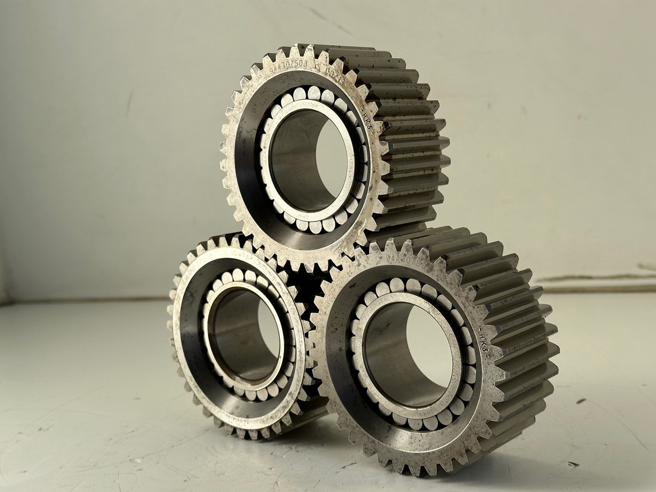 Liebherr Planetenrad ID-Nr.9443074 - ID-Nr.944307403 - ID-Nr.90208594 mit Zylinderrollenlager ID-Nr.7610032 - ID-Nr.761003203. #944307503.18.12# - محرك سوينغ - آلات البناء: صور 2 Liebherr Planetenrad ID-Nr.9443074 - ID-Nr.944307403 - ID-Nr.90208594 mit Zylinderrollenlager ID-Nr.7610032 - ID-Nr.761003203. #944307503.18.12# - محرك سوينغ - آلات البناء: صور 2