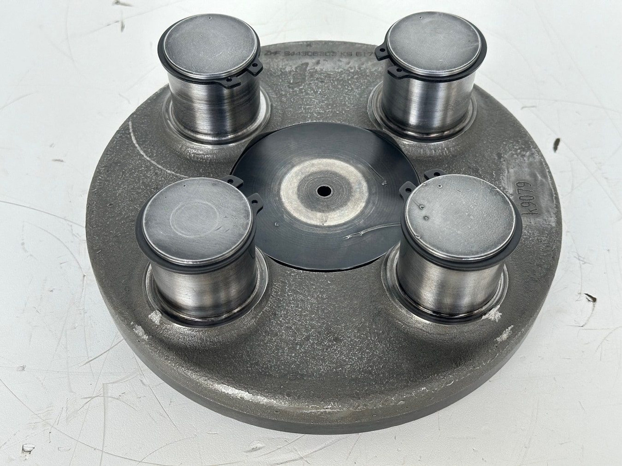 Liebherr Planetenträger ID-Nr.944306303 - ID-Nr.9443063. A924, A934, LH30, LH35, R906, R916, R922, R924, R926, R932, R934, R944. #k9079# - علبة التروس - آلات البناء: صور 1 Liebherr Planetenträger ID-Nr.944306303 - ID-Nr.9443063. A924, A934, LH30, LH35, R906, R916, R922, R924, R926, R932, R934, R944. #k9079# - علبة التروس - آلات البناء: صور 1