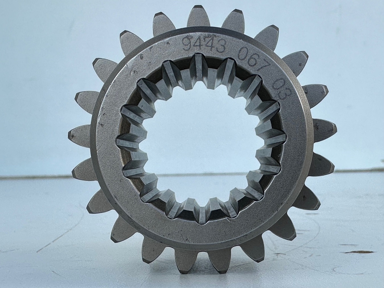 Liebherr Sonnenrad ID-Nr.9443067 - ID-Nr.944306703. SAT275/222 - SAT275/232 - SAT275/255. A932, A934, E932, P932, P934, R932, R934B, R934 C, R944 C T, R944 C TUN. #944306703.02# - محرك سوينغ - حفارة: صور 5 Liebherr Sonnenrad ID-Nr.9443067 - ID-Nr.944306703. SAT275/222 - SAT275/232 - SAT275/255. A932, A934, E932, P932, P934, R932, R934B, R934 C, R944 C T, R944 C TUN. #944306703.02# - محرك سوينغ - حفارة: صور 5