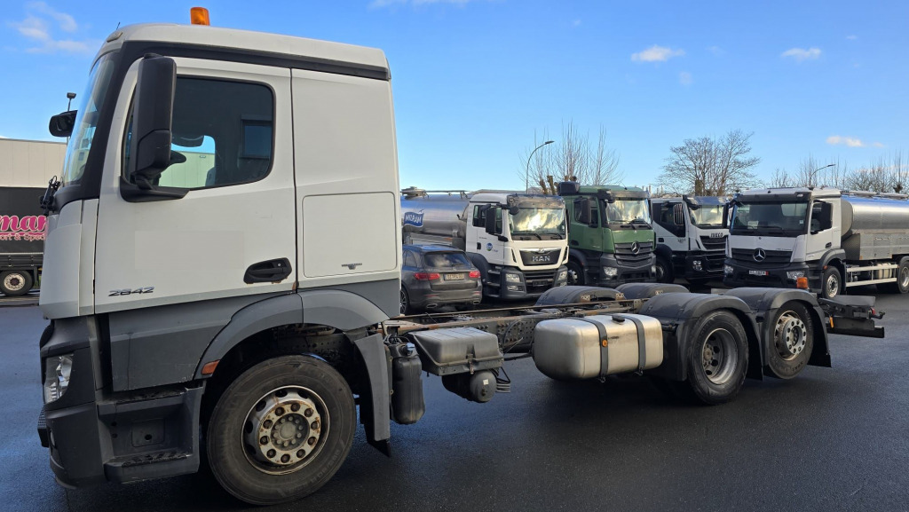 Mercedes Benz Actros 2642 Fahrgestell ohne Aufbau (Nr. 5800) - الشاسيه شاحنة: صور 2 Mercedes Benz Actros 2642 Fahrgestell ohne Aufbau (Nr. 5800) - الشاسيه شاحنة: صور 2
