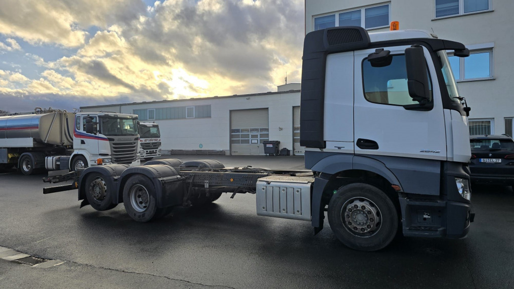 Mercedes Benz Actros 2642 Fahrgestell ohne Aufbau (Nr. 5800) - الشاسيه شاحنة: صور 1 Mercedes Benz Actros 2642 Fahrgestell ohne Aufbau (Nr. 5800) - الشاسيه شاحنة: صور 1